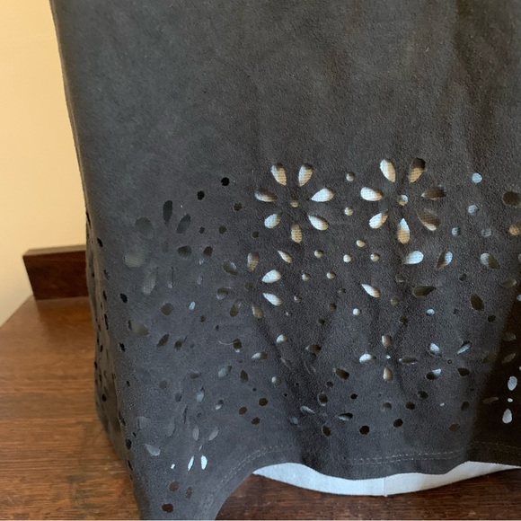 Maurices Suede Forest Green Tee Sz. M - Picture 4 of 4